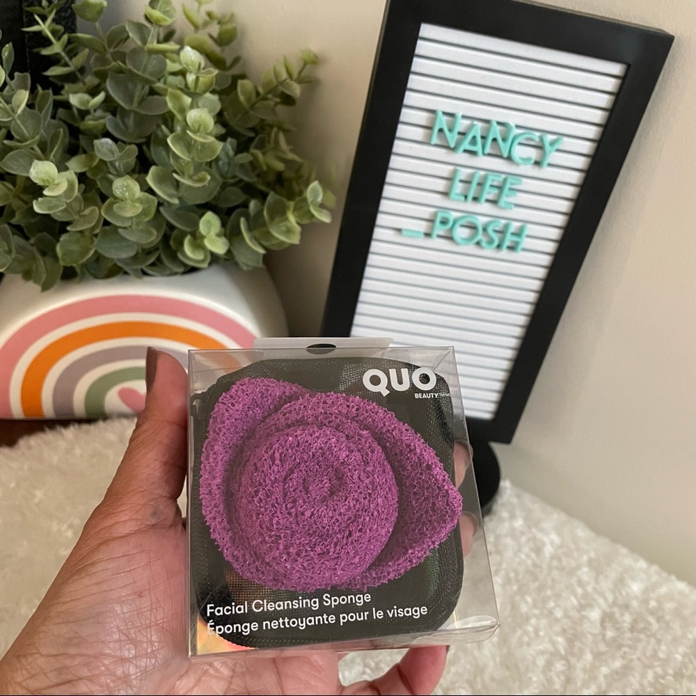 Quo Facial Cleansing Sponge with Mesh Case BNIP